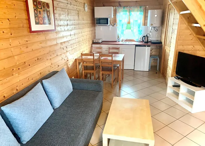 Comfortable Homes Close To The 度假居 *